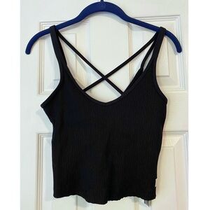Vuori Ribbed Crop Top